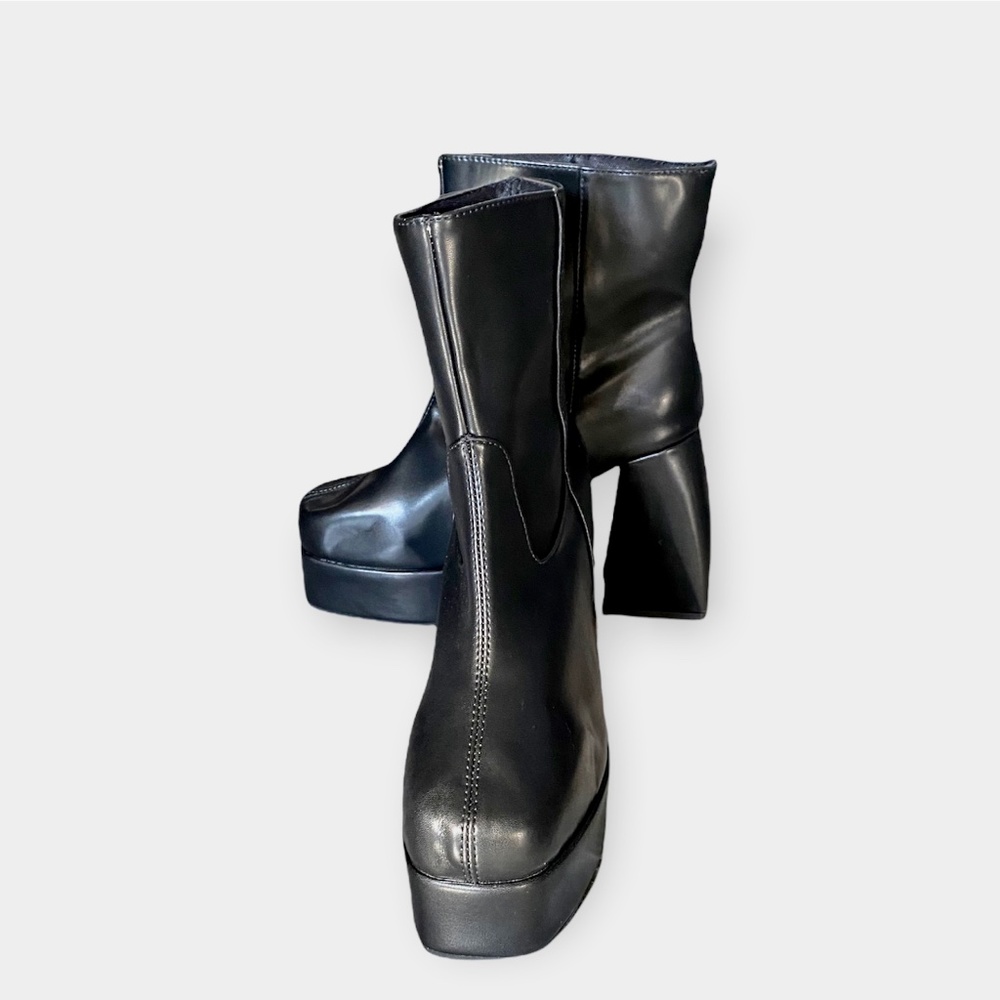 Wolfe Like Jailbreaker Chunky Heel Sz 38M Booties (Med/Average Width)